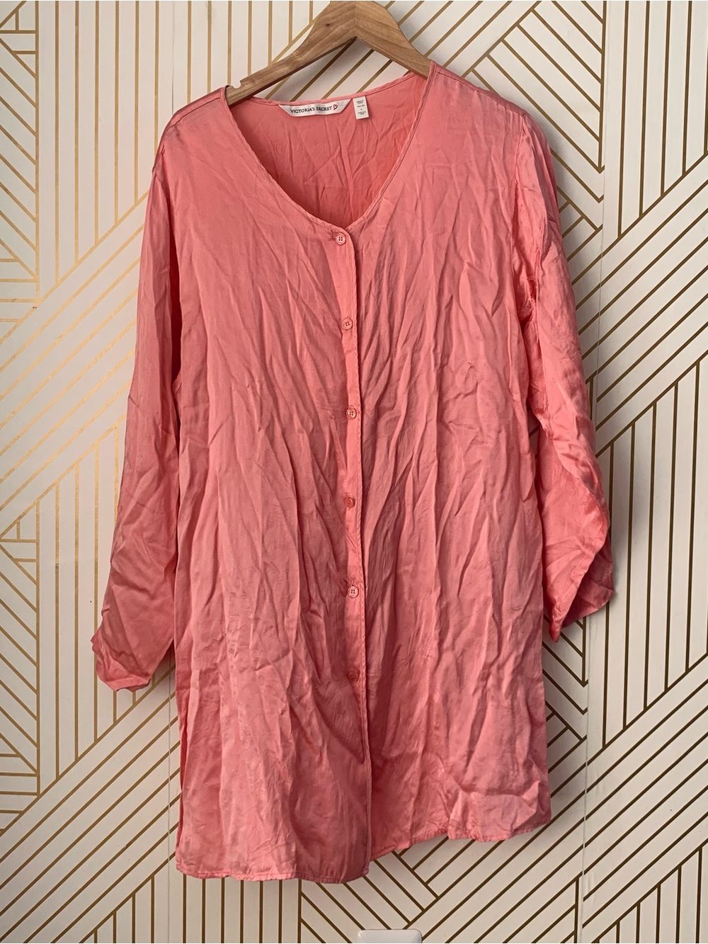 Vintage Victoria’s Secret 100% silk sleep shirt long sleeve oversized pink L